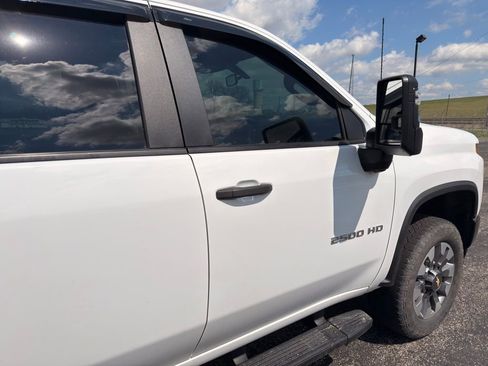 Used 2023 Chevrolet Silverado 2500 Custom w/ Custom Value Package image 6