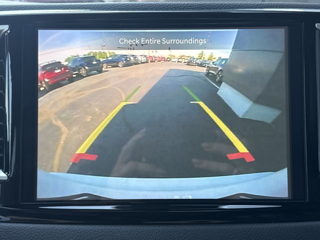 Used 2025 Chrysler Pacifica Select FWD image 8