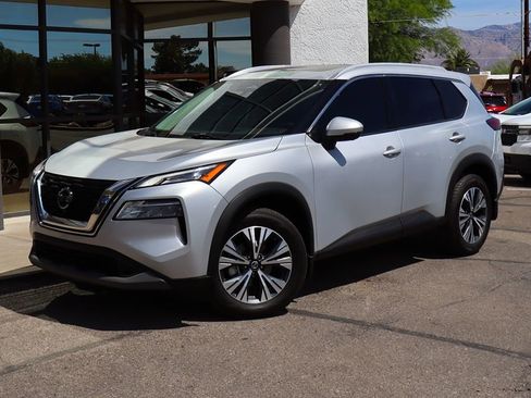Used 2021 Nissan Rogue SV w/ Premium Package AWD/4WD image 2