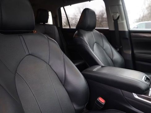 Used 2022 Toyota Highlander Limited image 43