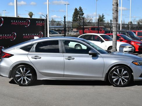 Used 2024 Honda Civic EX-L image 9