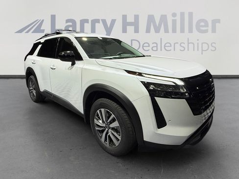 New 2026 Nissan Pathfinder SL image 7