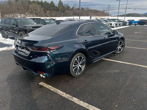 Used 2019 Toyota Camry L image 5