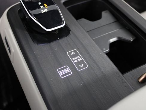 Used 2024 Nissan Ariya FWD image 17