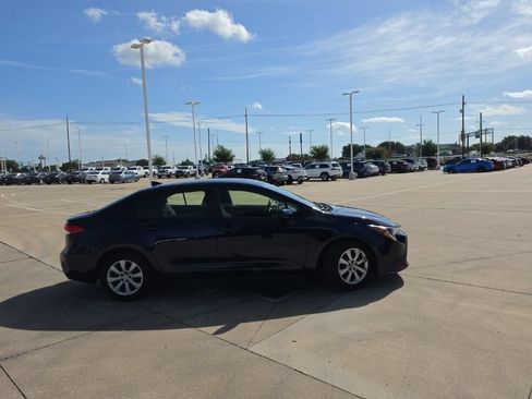 Used 2020 Toyota Corolla LE FWD image 2