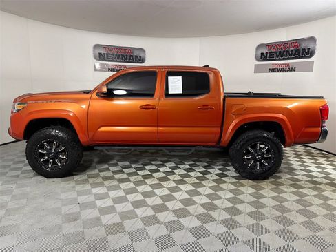 Used 2017 Toyota Tacoma SR5 w/ Tow Package image 6
