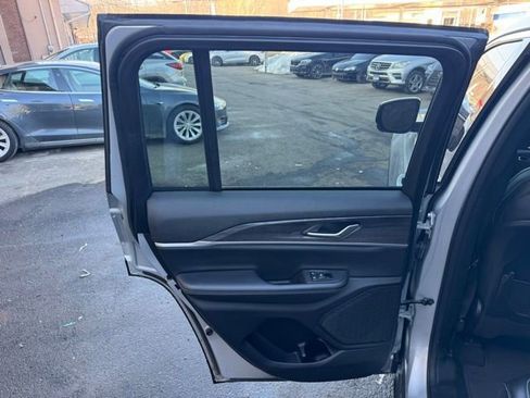 Used 2024 Jeep Grand Cherokee Limited RWD image 17