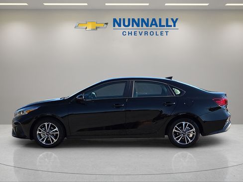 Used 2023 Kia Forte LXS w/ LXS Technology Package FWD image 2