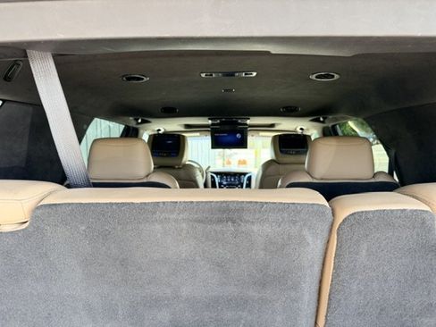 Used 2019 Cadillac Escalade Platinum AWD/4WD image 19