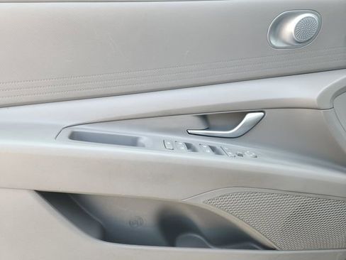 Used 2023 Hyundai Elantra SEL FWD image 19