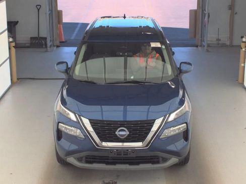 Used 2023 Nissan Rogue SV AWD/4WD image 2