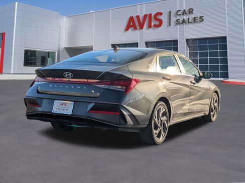Used 2025 Hyundai Elantra SEL image 6