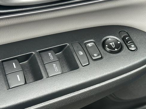 Used 2017 Honda CR-V EX-L image 13