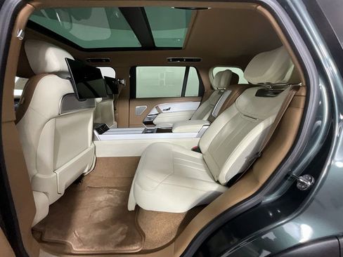 Used 2025 Land Rover Range Rover SV image 25