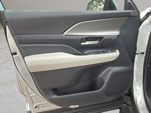 New 2026 Toyota Grand Highlander AWD image 17