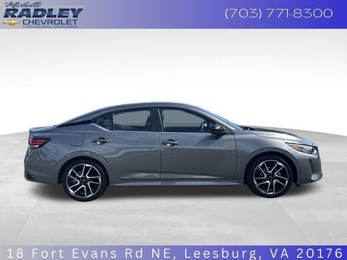 Used 2024 Nissan Sentra SR w/ SR Premium Package image 8