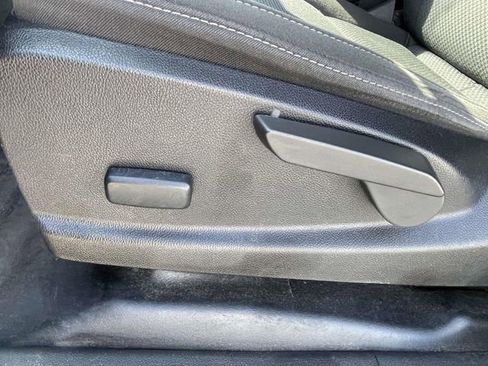 Used 2022 Chevrolet Colorado LT w/ Fleet Safety Package RWD image 15