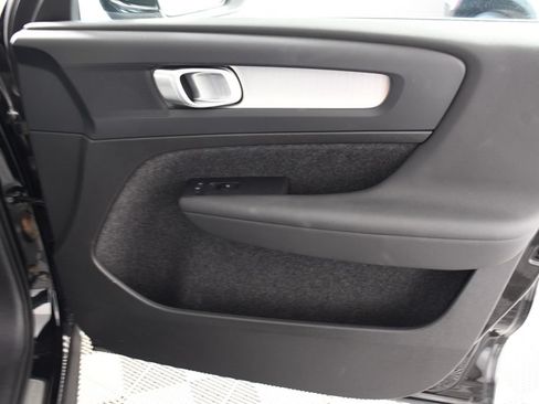 Used 2025 Volvo XC40 B5 Core AWD/4WD image 17