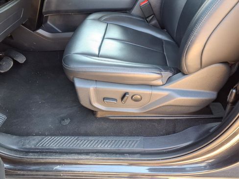 Used 2024 Ford Expedition XLT image 15