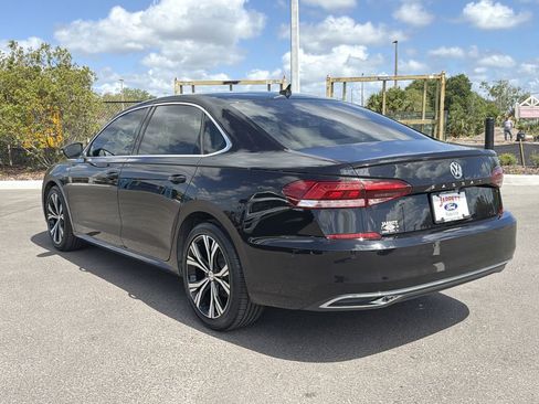 Used 2020 Volkswagen Passat 2.0T SEL FWD image 6