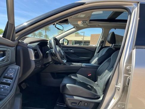 Used 2023 Nissan Rogue Platinum w/ Platinum Premium Package image 12