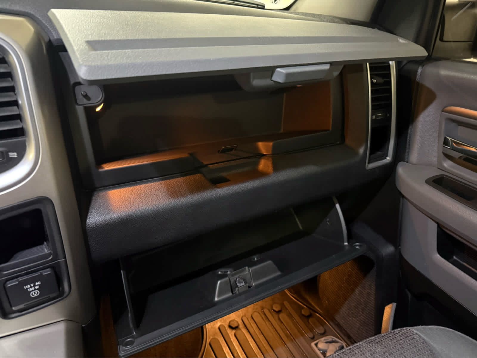 Used 2015 RAM 1500 Outdoorsman AWD/4WD image 20