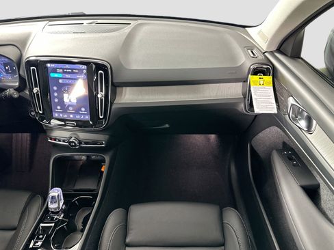 New 2026 Volvo XC40 B5 Ultra w/ Protection Package Premier image 28