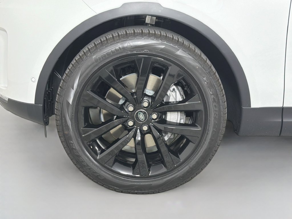 New 2026 Land Rover Discovery S AWD/4WD image 33