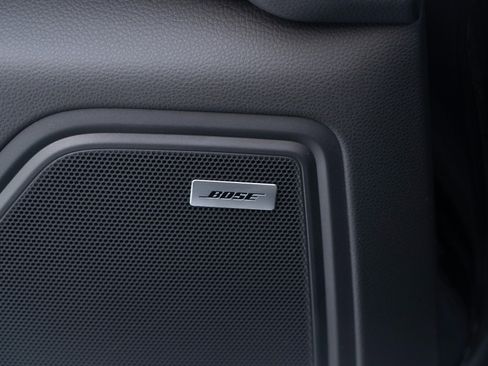 Certified 2026 Porsche Macan AWD/4WD image 16