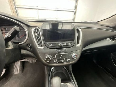 Used 2022 Chevrolet Malibu RS FWD image 8