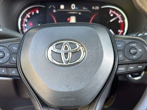 Used 2025 Toyota RAV4 XLE FWD image 16
