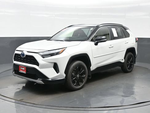 Used 2023 Toyota RAV4 XSE AWD/4WD image 2