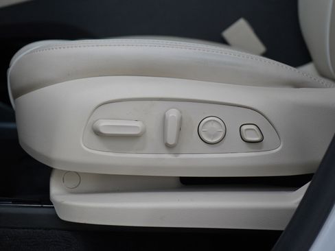 Used 2024 Buick Enclave Avenir w/ Avenir Technology Package image 24