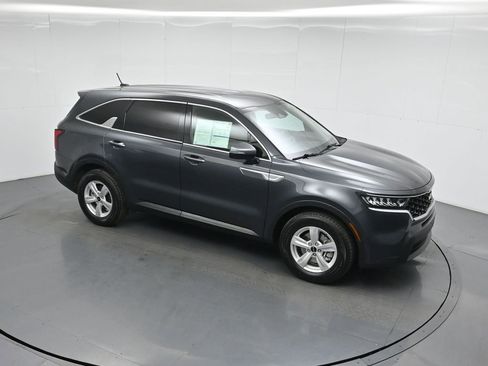 Used 2023 Kia Sorento LX image 41