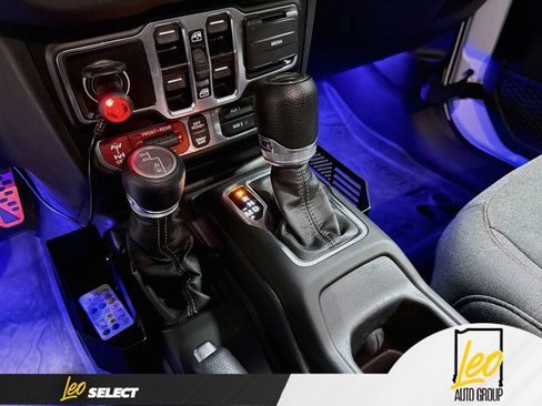 Used 2024 Jeep Gladiator Rubicon w/ Technology Group AWD/4WD image 20