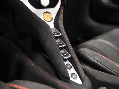 Used 2026 McLaren 750S Spider RWD image 33