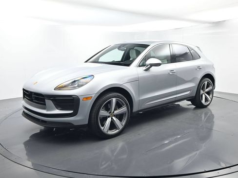 Certified 2025 Porsche Macan AWD/4WD image 1