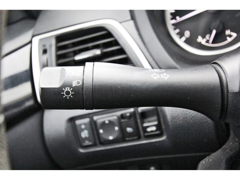 Used 2016 Nissan Sentra SV FWD image 17