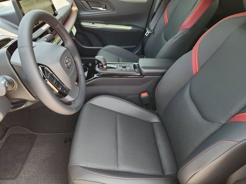 New 2026 Toyota Prius Plug-In Hybrid FWD image 11