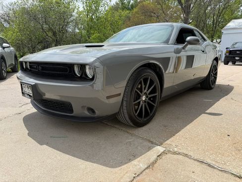 Used 2017 Dodge Challenger SXT RWD image 4