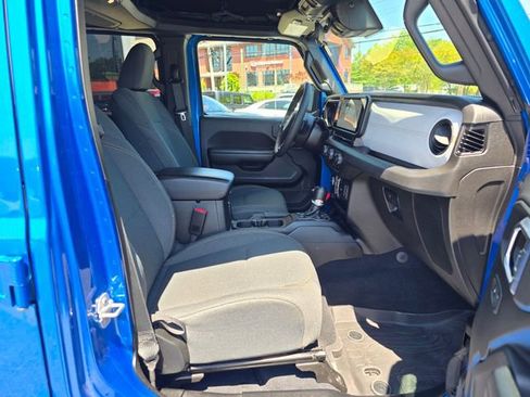 Used 2024 Jeep Wrangler Unlimited w/ Convenience Group AWD/4WD image 40