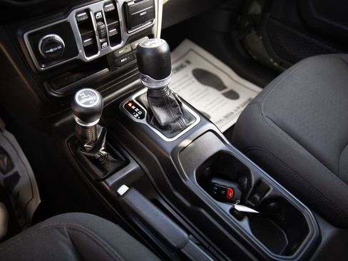 Used 2023 Jeep Wrangler Sport S image 15