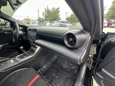 Used 2024 Subaru BRZ Limited RWD image 39