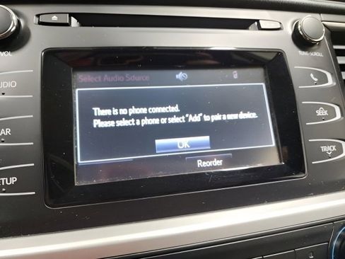 Used 2019 Toyota Highlander LE image 5