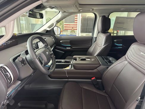 New 2026 Ford Expedition Platinum image 17