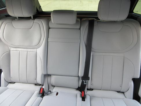 Used 2024 Land Rover Range Rover Sport SE image 40