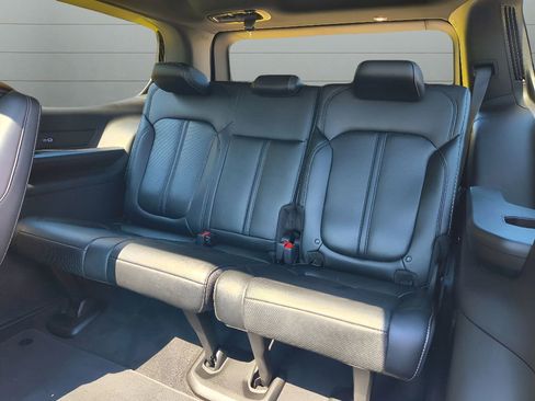 Used 2024 Jeep Wagoneer Series II image 38