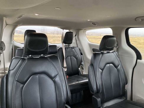 Certified 2023 Chrysler Pacifica Touring-L FWD image 32