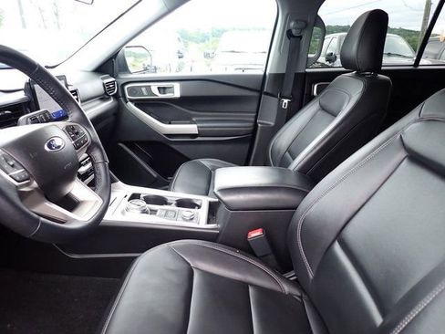 Used 2023 Ford Explorer XLT w/ Equipment Group 202A AWD/4WD image 11
