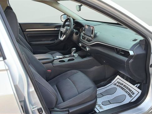 Used 2022 Nissan Altima 2.5 SV FWD image 15
